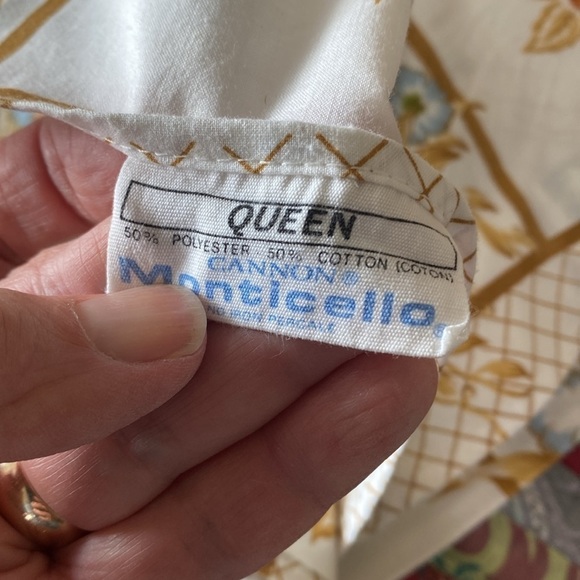 Vintage 70’s floral queen flat sheet and two pillowcases - Picture 3 of 5